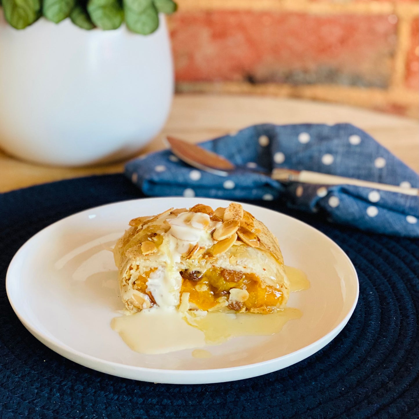 Apricot & Almond Strudel (Frozen)